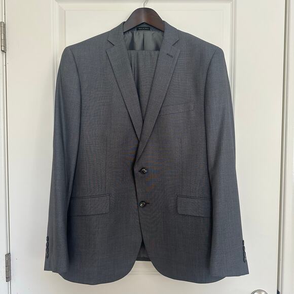 Van Heusen Studio Gray Men's 2 Piece Suit Size 44R 36Wx30L Polyester Rayon Blend - Picture 1 of 16